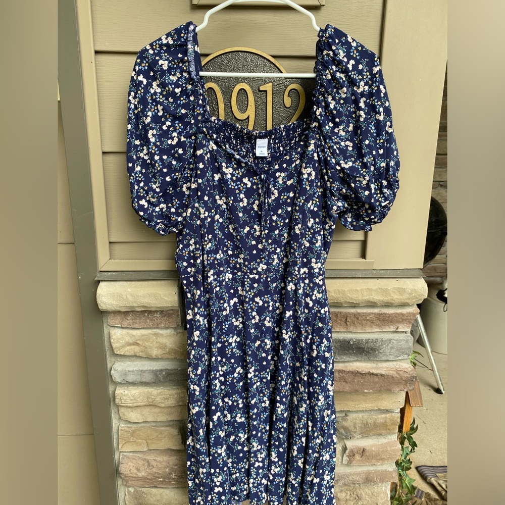 Old Navy blue floral women’s summer dress